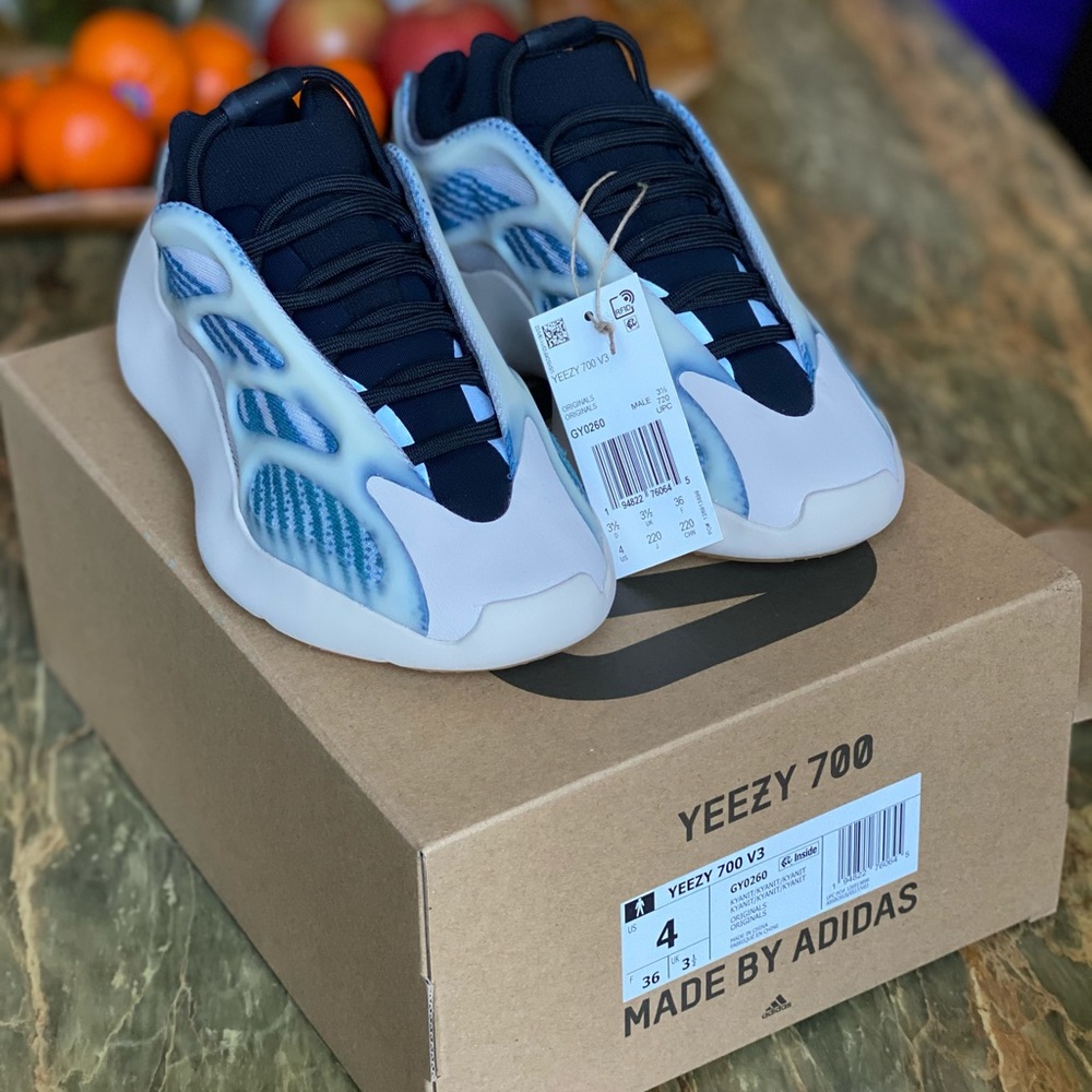 YEEZY 700 V3 KYANITE